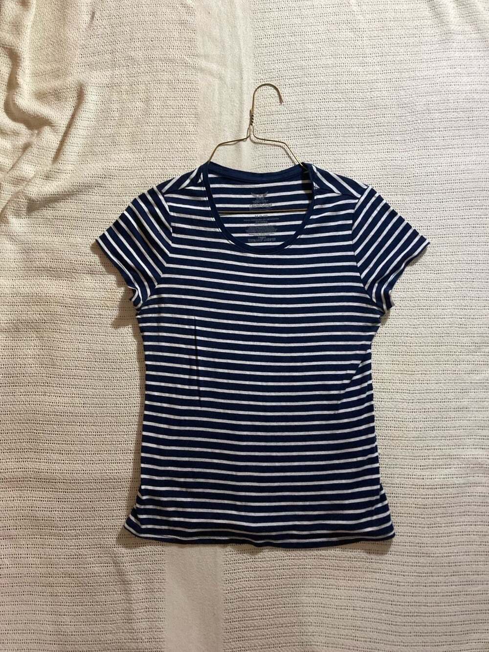 Faded Glory Women's Blue and White Striped Short Sleeve Crew Neck T-Shirt Size M
